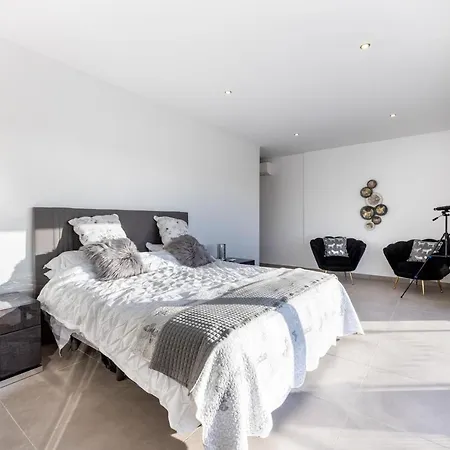 Benisamar Beautiful And Elegant 5 Bedroom Carveoira Short Walk To Carvoeiro Centre & Beach * Carvoeiro (Lagoa)