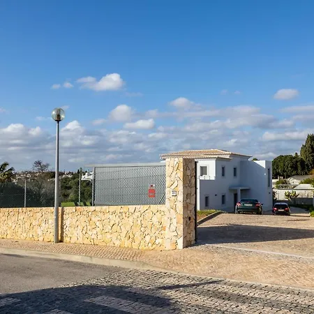 Benisamar Beautiful And Elegant 5 Bedroom Carveoira Short Walk To Carvoeiro Centre & Beach Villa