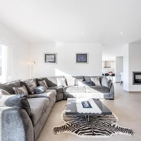 Villa Benisamar Beautiful And Elegant 5 Bedroom - Short Walk Carvoeiro