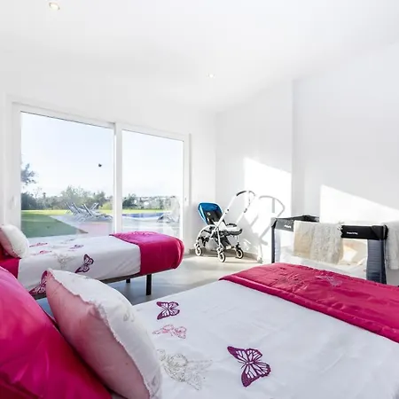 Villa Benisamar Beautiful And Elegant 5 Bedroom - Short Walk Carvoeiro *
