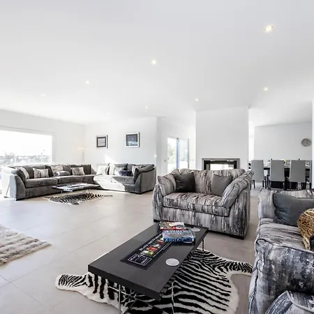 Villa Benisamar Beautiful And Elegant 5 Bedroom - Short Walk Carvoeiro Villa