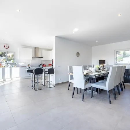 Villa Benisamar Beautiful And Elegant 5 Bedroom - Short Walk Carvoeiro Villa