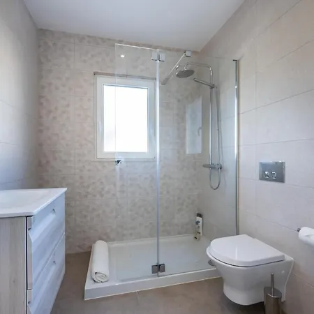 Villa Benisamar Beautiful And Elegant 5 Bedroom - Short Walk Carvoeiro *