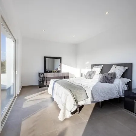빌라 Benisamar Beautiful And Elegant 5 Bedroom Carveoira Short Walk To Carvoeiro Centre & Beach *